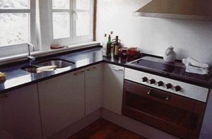 Küchenarbeitsplatten aus schwarzem schwedischen Hartgestein mit Unterbauspülbecken
